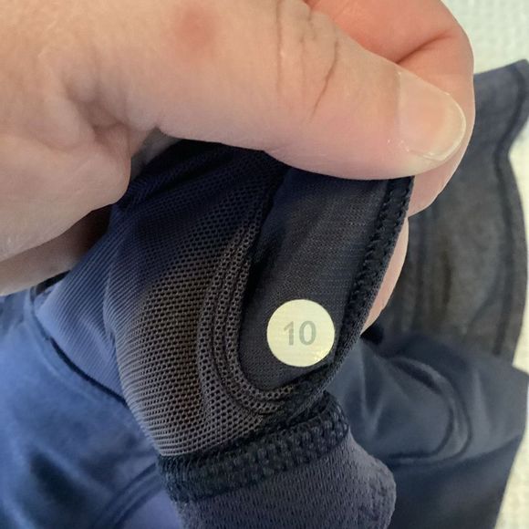 EUC Ladies Lululemon Tank Top with Built in Bra - Picture 4 of 4